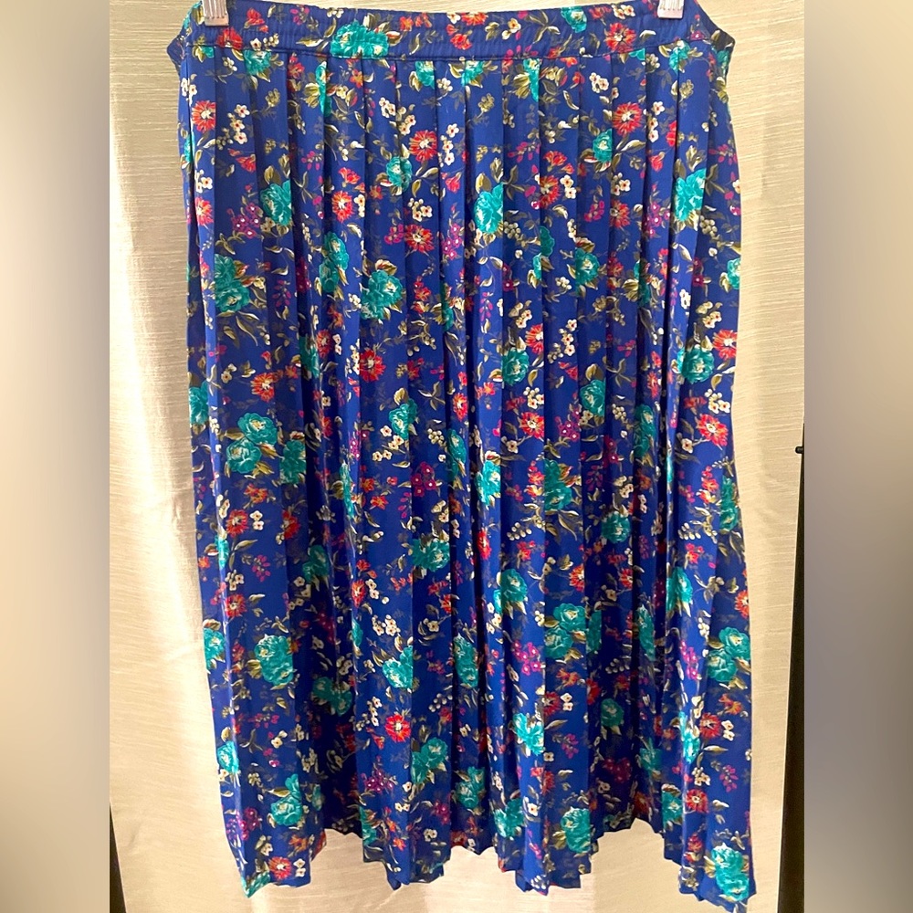 Blue floral pleated skirt VTG